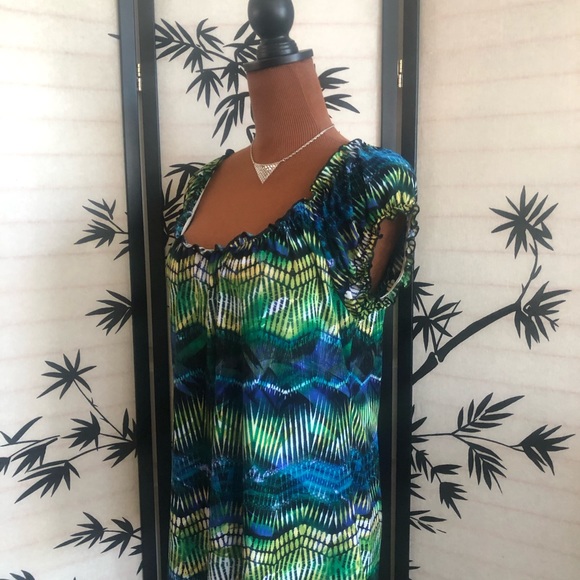 Ava and Grace Women’s Petite Large Short Puffed Sleeve Knit Top - Picture 3 of 12